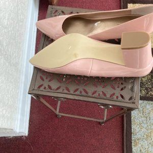 BEautiful BCBG Pale Pink /slight tan Pumps 8 1/2